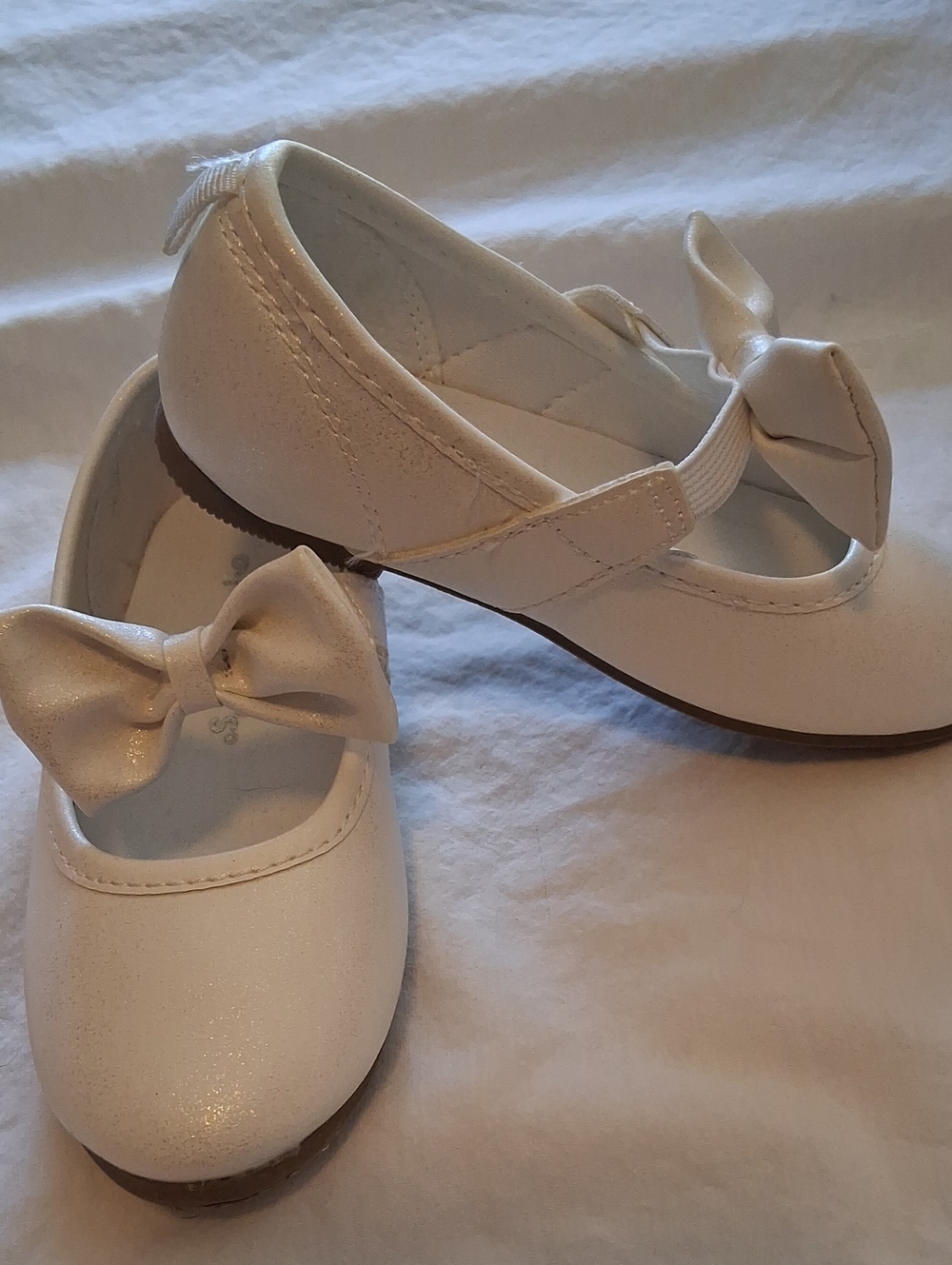Carter's Cream Shimmer Bow Mary Jane Shoes Size 9